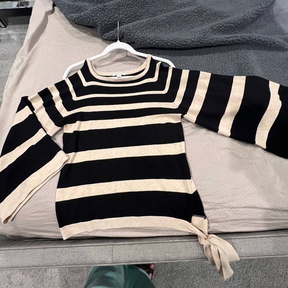 Boston Proper cold shoulder and wide sleeves Sweater with side waist tie - Picture 1 of 7